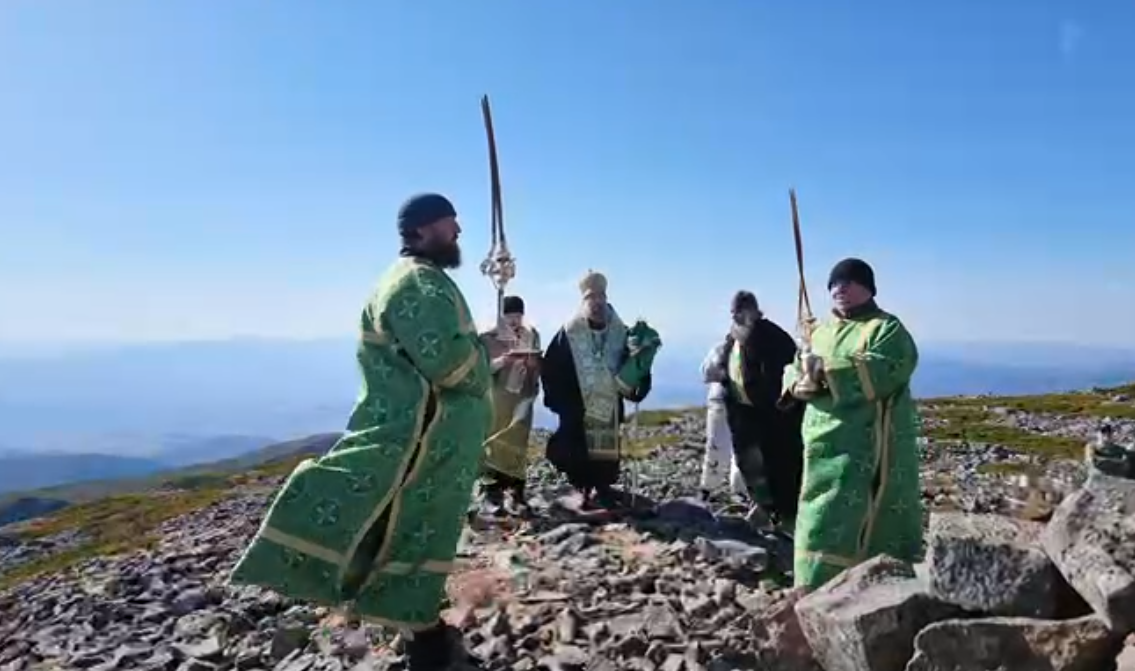 Православный крест появился на горе Облачная в Чугуевском округе 