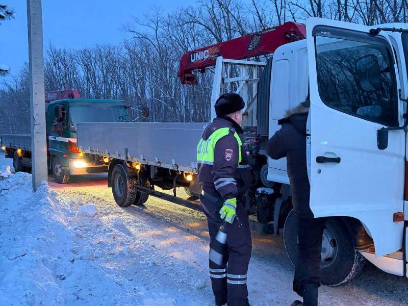 В Октябрьском округе водитель КАМАЗа попытался дать взятку и пожалел