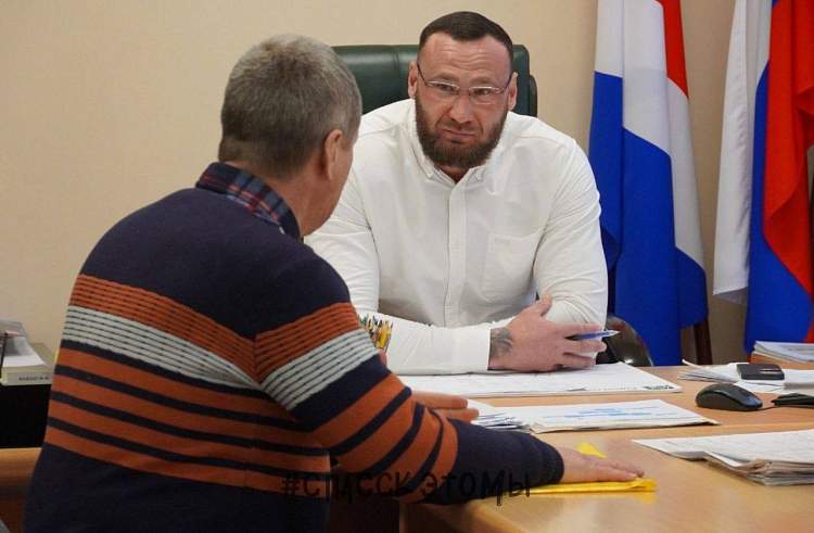 Ветеран СВО помогает решать жилищные проблемы в Спасске-Дальнем 