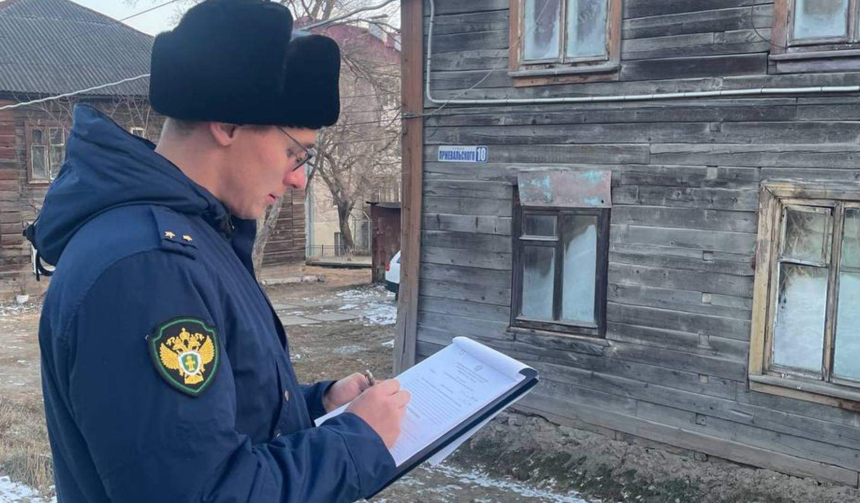 В Находке прокуратура взяла под контроль судьбу аварийного дома