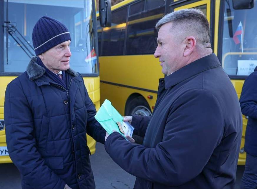 «Железный подарок» передали жителям Большого Камня от Владимира Путина 