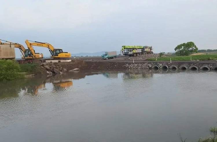 Село Сиваковка возвращают к нормальной жизни после обрушения моста